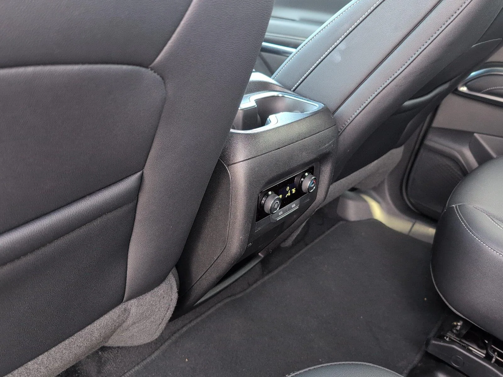 Used 2025 Summit White Chevrolet LT image 32