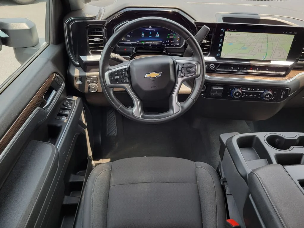 Used 2025 Summit White Chevrolet LT image 17