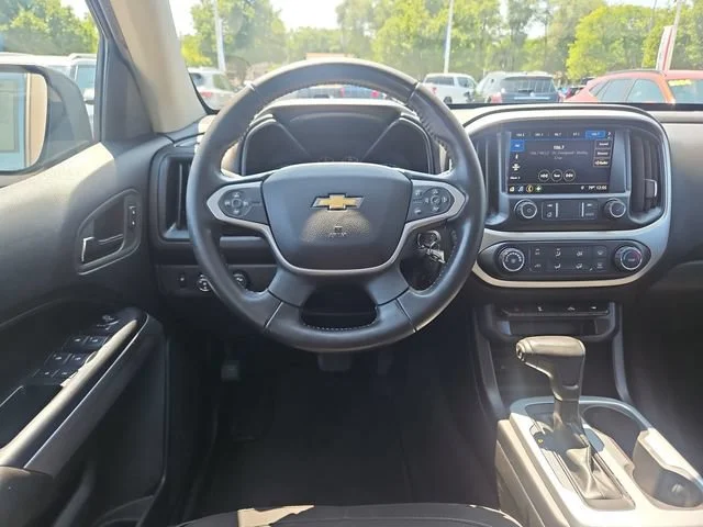 Used 2019 SHADOW GRAY METALLIC Chevrolet 4WD LT image 14