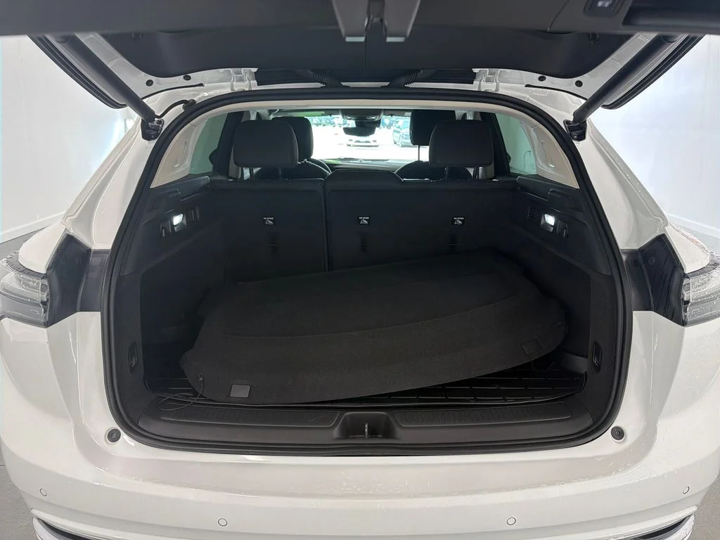 Used 2022 White Buick Avenir image 8