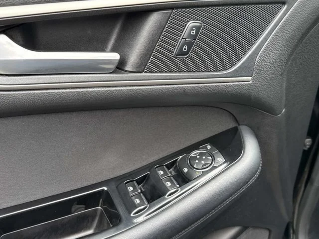 Used 2018 Black Ford SEL image 26