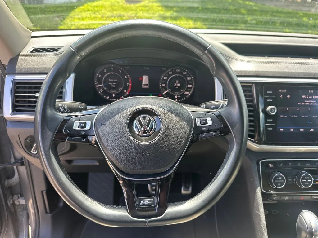 Used 2019  Volkswagen SEL Premium image 44