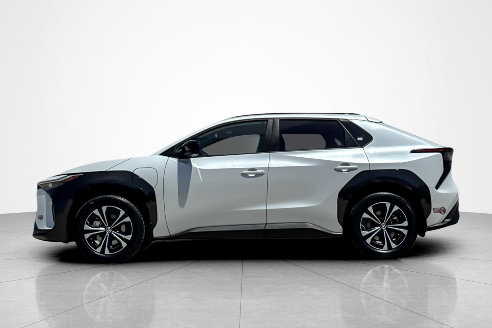 Certified Used 2024 Wind Chill Pearl Toyota XLE image 2