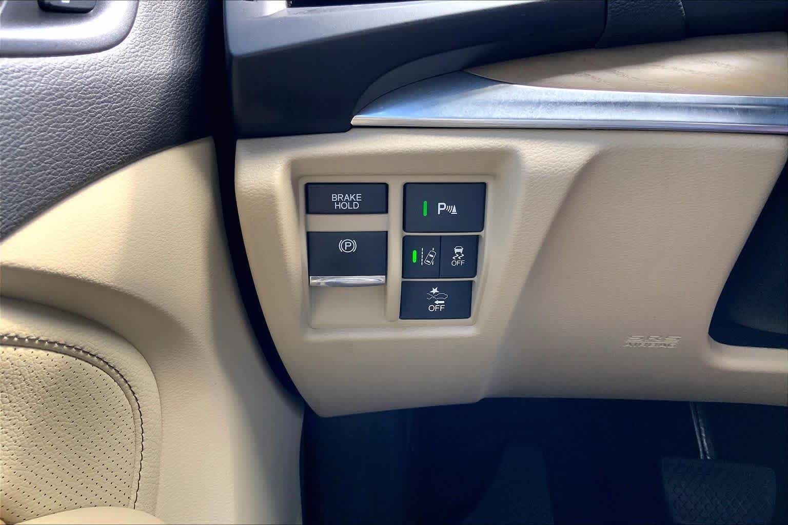 Used 2020 Platinum White Pearl Acura w/Technology Pkg image 35