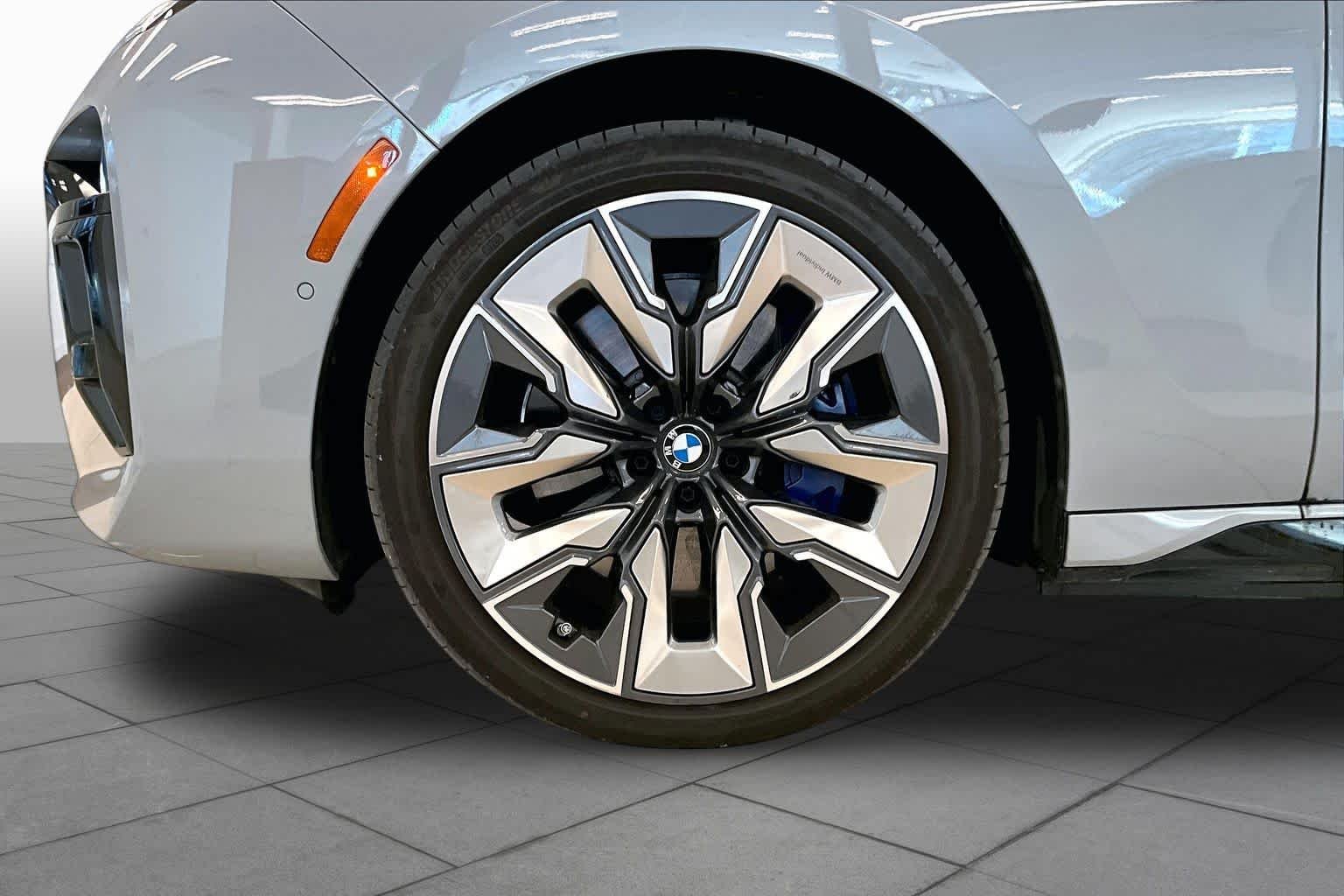 Used 2024 Brooklyn Grey Metallic BMW xDrive60 image 10