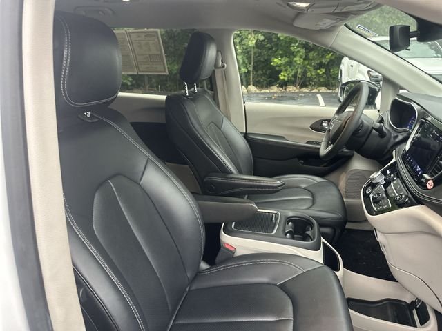 Used 2024 White Chrysler Select image 28