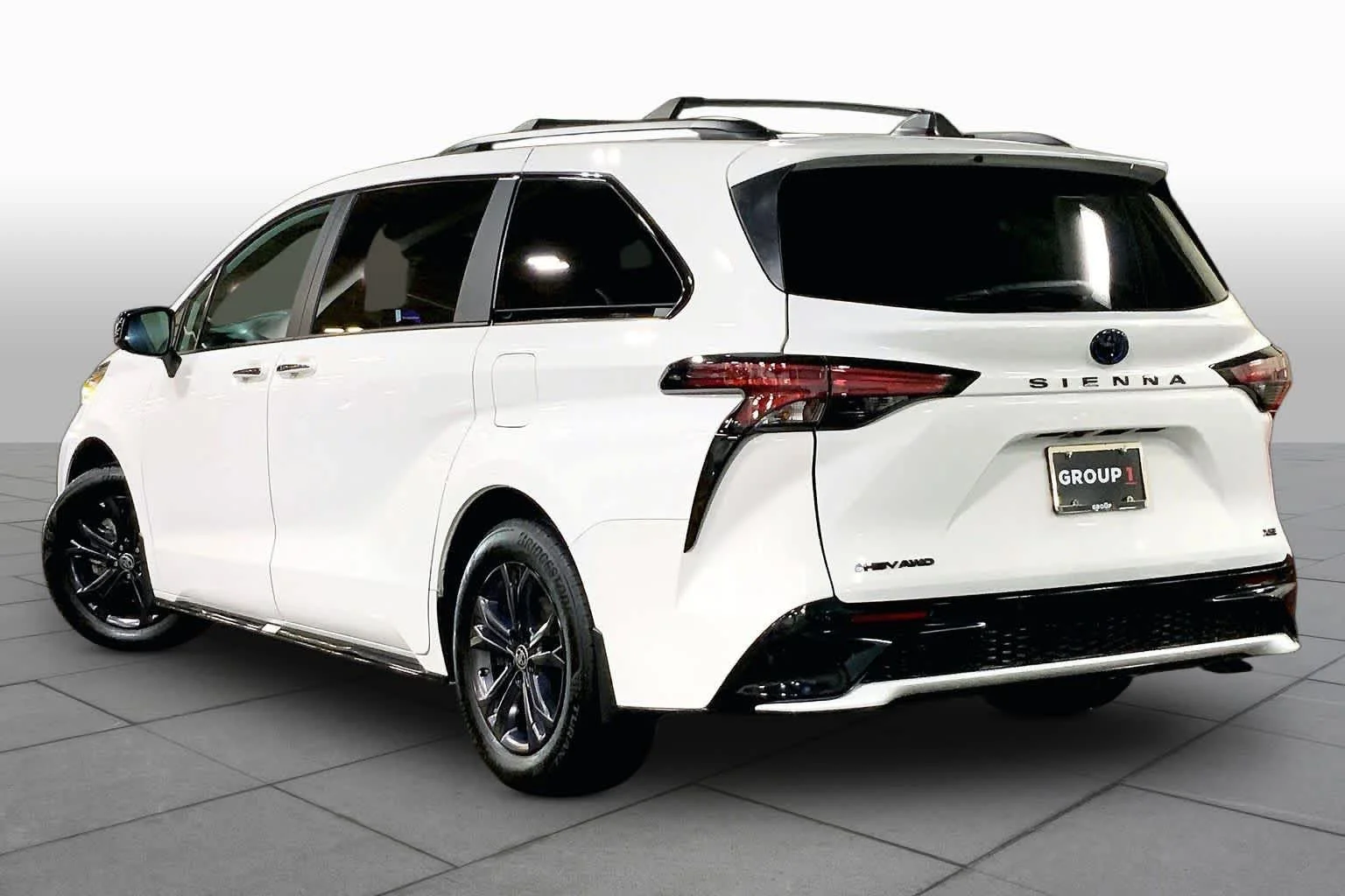 Used 2025 Ice Cap Toyota XSE image 12