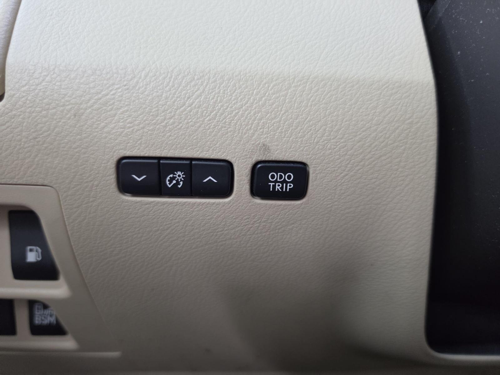 Used 2015 Satin Cashmere Metallic Lexus Base image 38