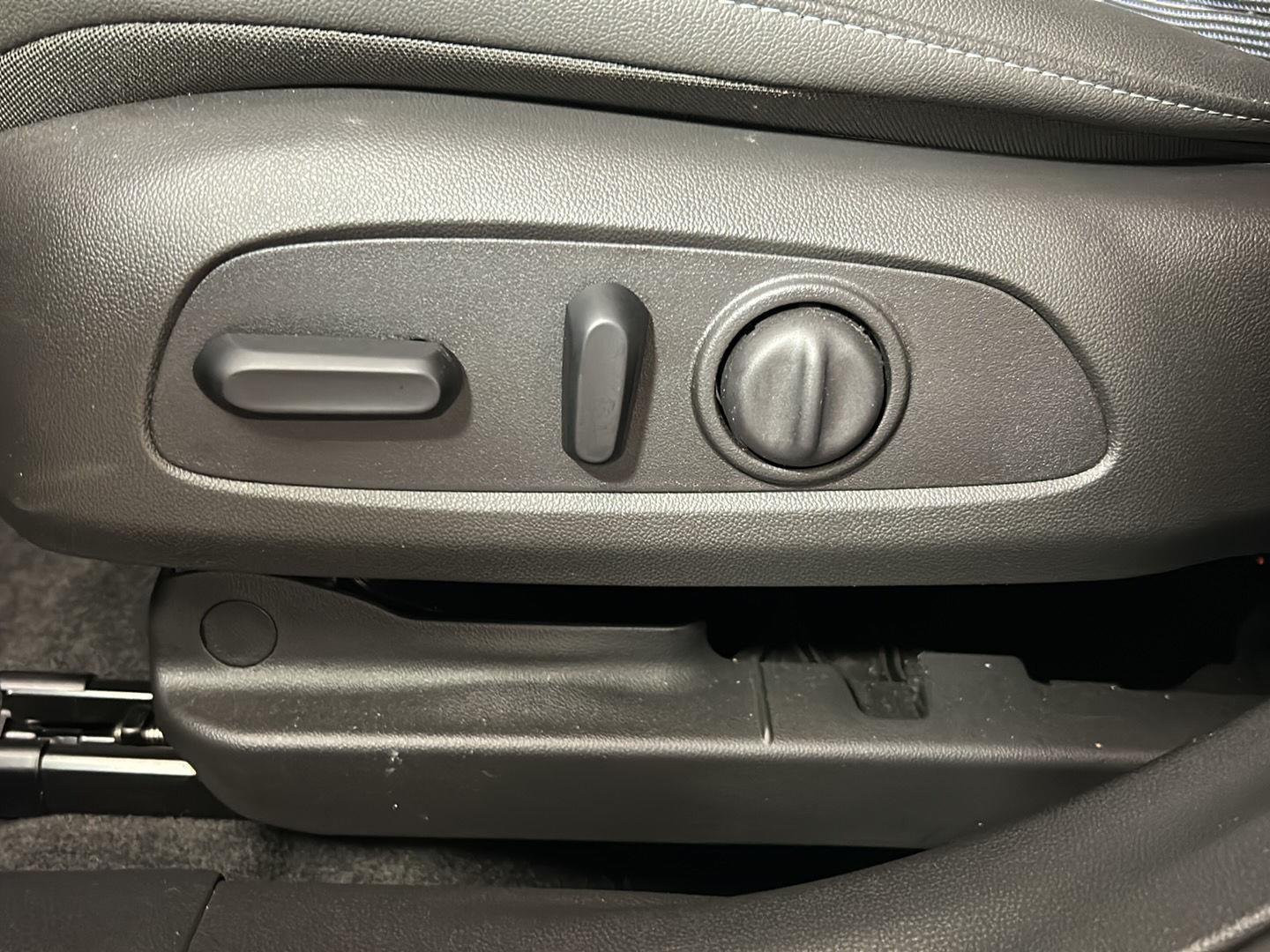 Used 2025 Moonstone Gray Metallic Buick Preferred image 14