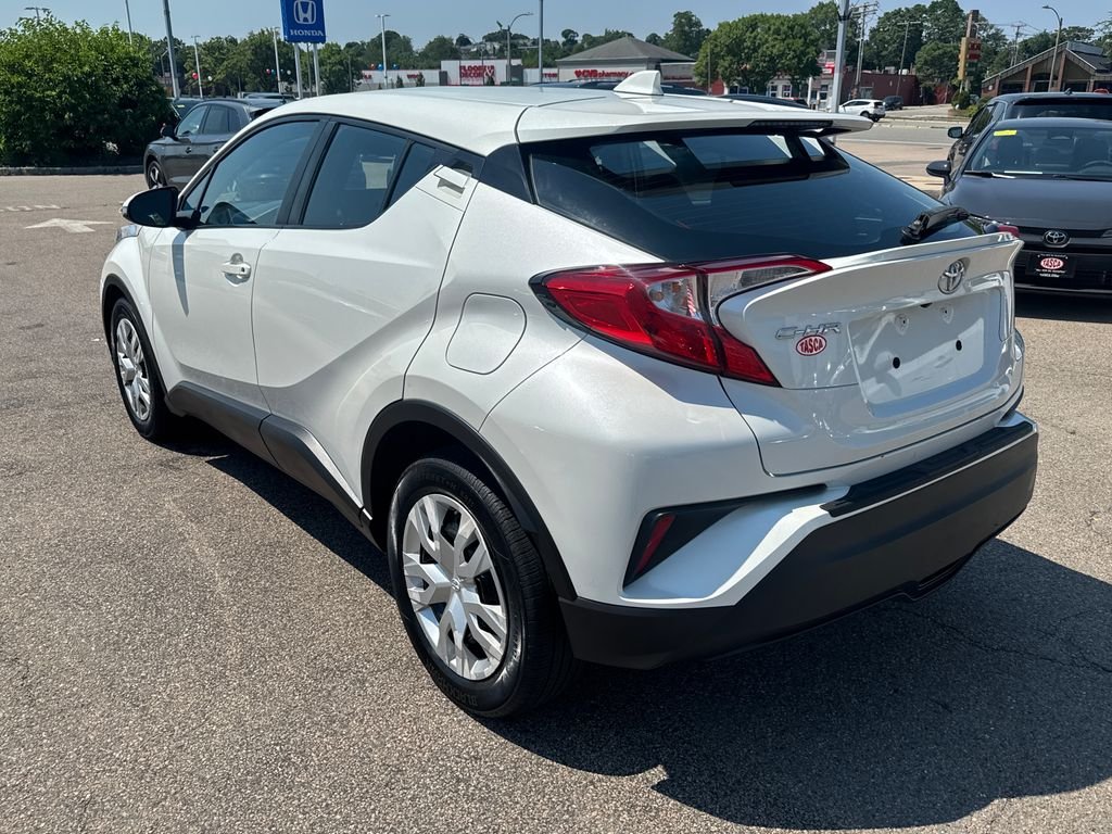 Used 2019 White Toyota LE image 5