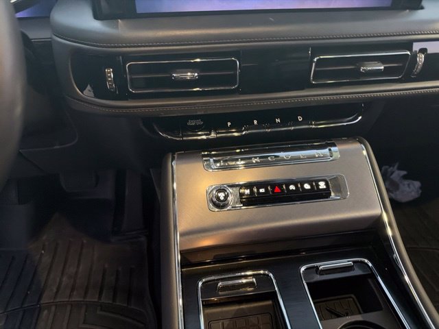 Used 2025 White Lincoln Premiere image 22