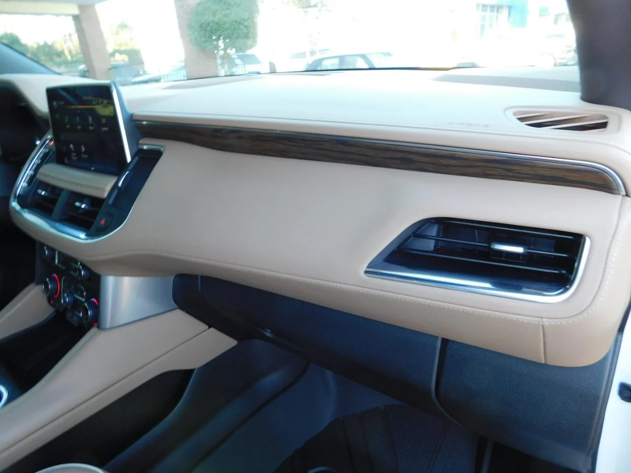 Used 2023 Iridescent Pearl Tricoat Chevrolet 2WD 4DR PREMIER image 21