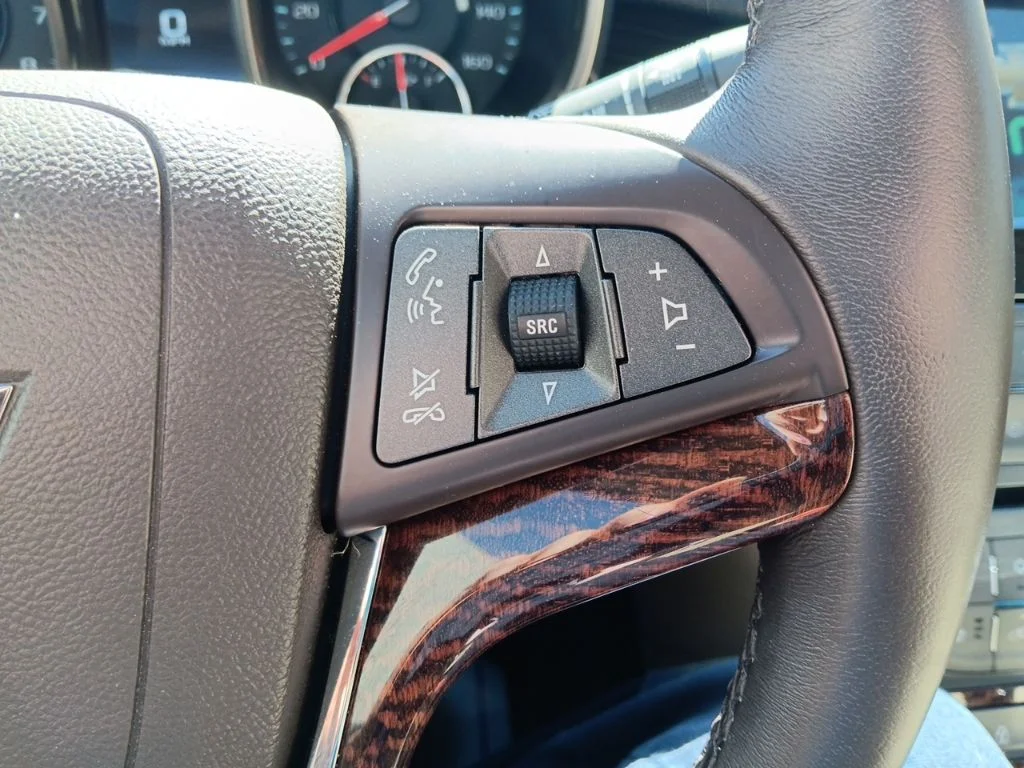 Used 2013 White Diamond Tricoat Chevrolet LTZ image 21