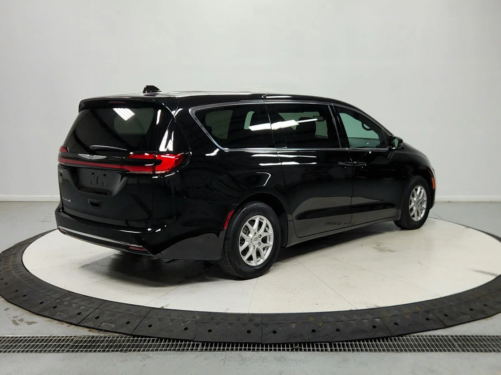 Used 2025 Black Chrysler Select image 8
