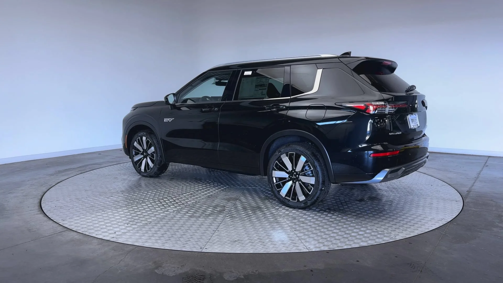 New 2026 Black Diamond Mitsubishi SEL image 6