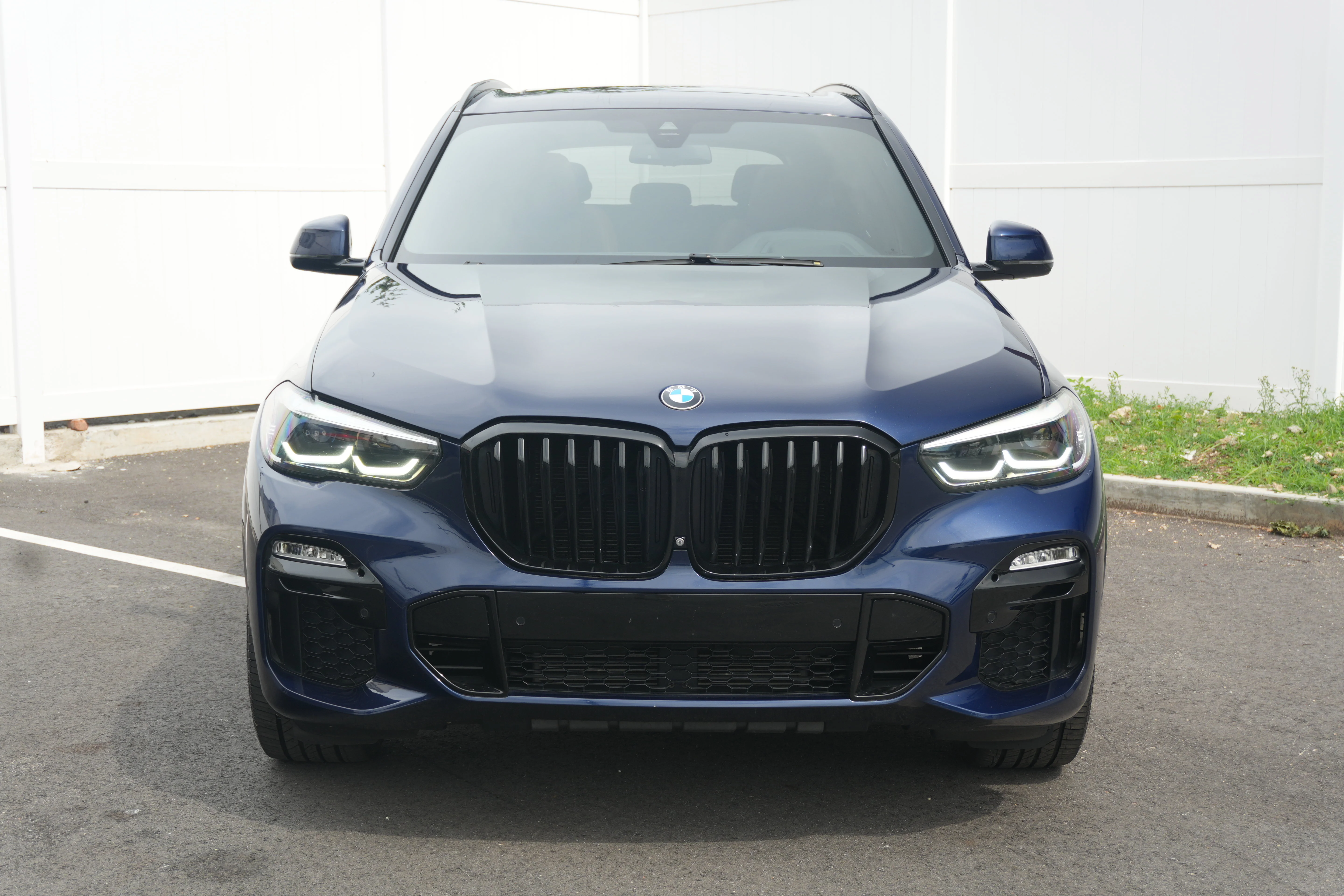 Used 2019 Tanzanite Blue II Metallic BMW xDrive40i image 2