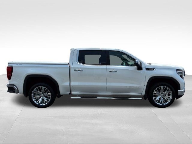 Used 2023 White GMC SLT image 4