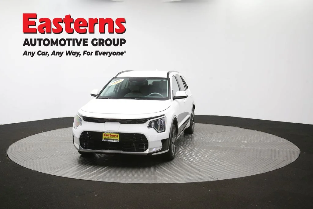 Used 2023 White Kia Wind image 53
