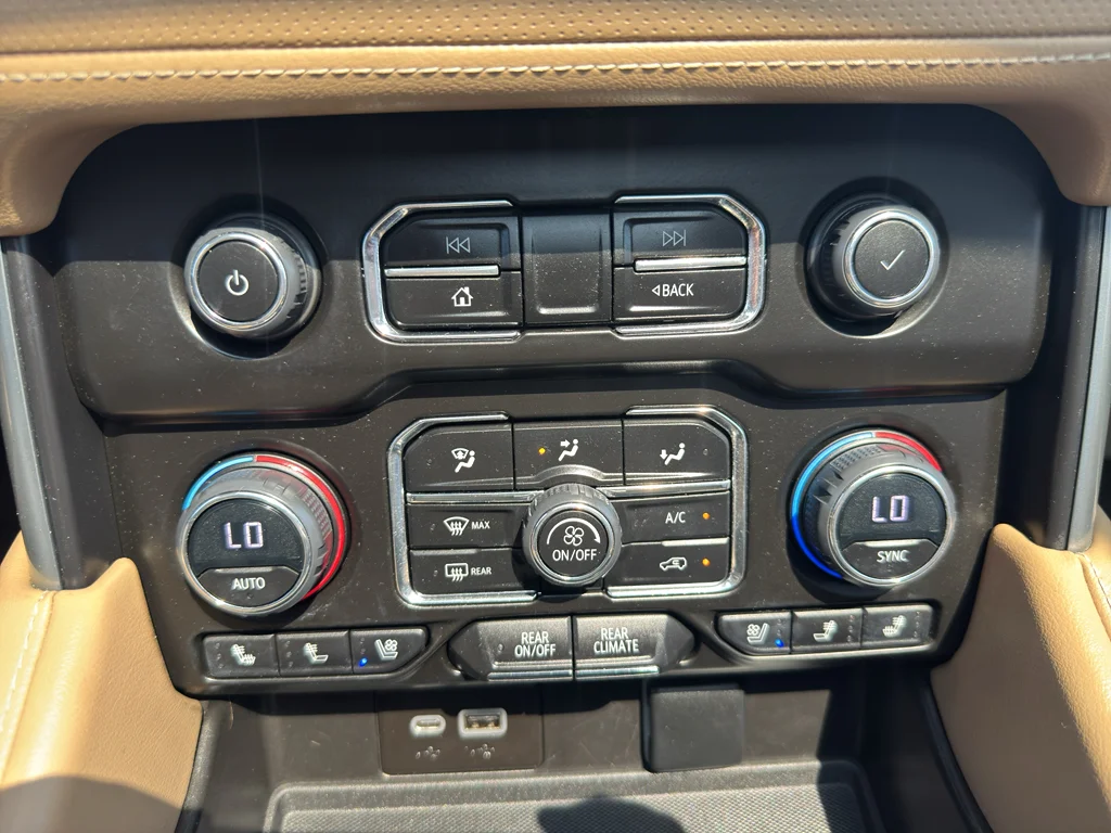 Used 2023 Iridescent Pearl Tricoat Chevrolet Premier image 37