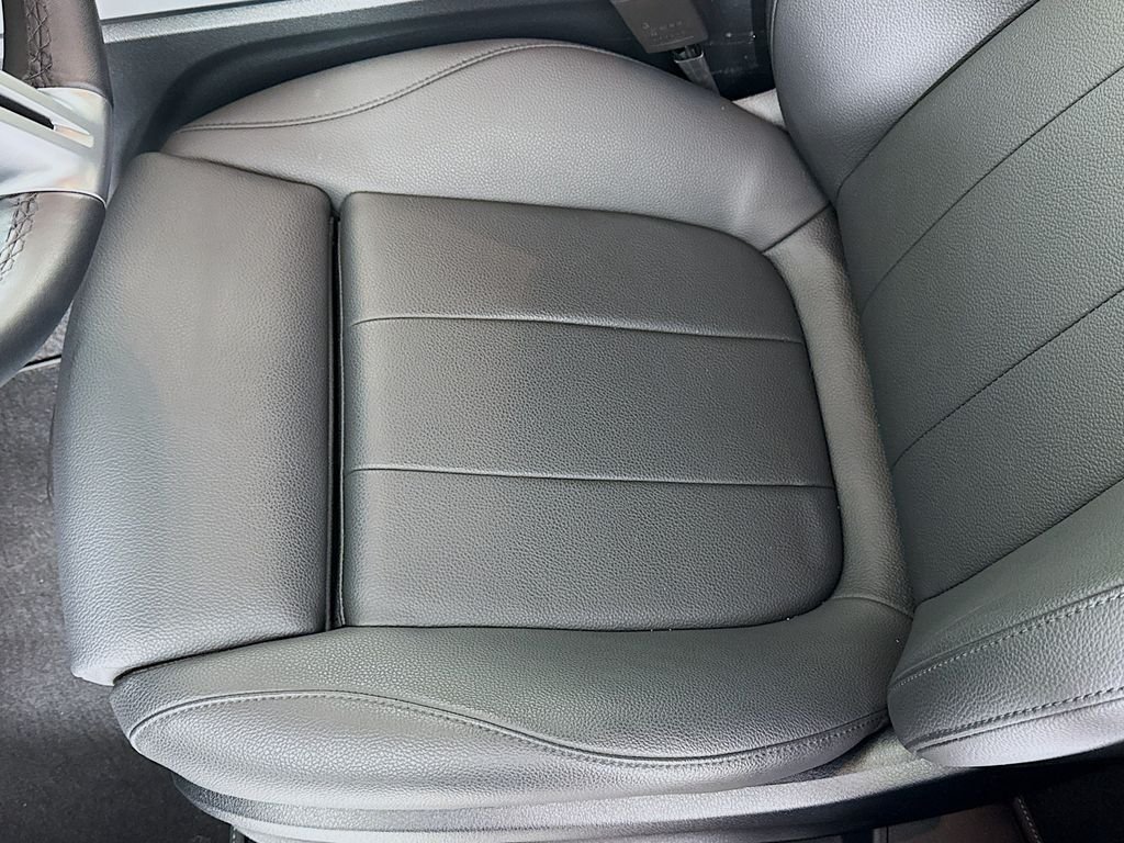 Used 2025 Black Mercedes-Benz GLB 250 image 19