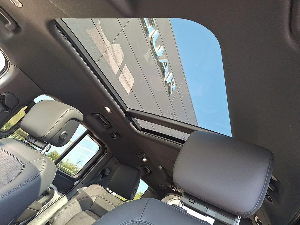 New 2026  Land Rover X-Dynamic SE image 10