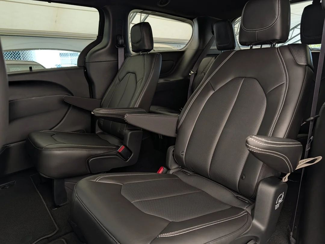 New 2027 Black Chrysler Select - - AWD - Customer Preferred Pkg 27L - Safety Sphere - Full Sunroof & More! image 26