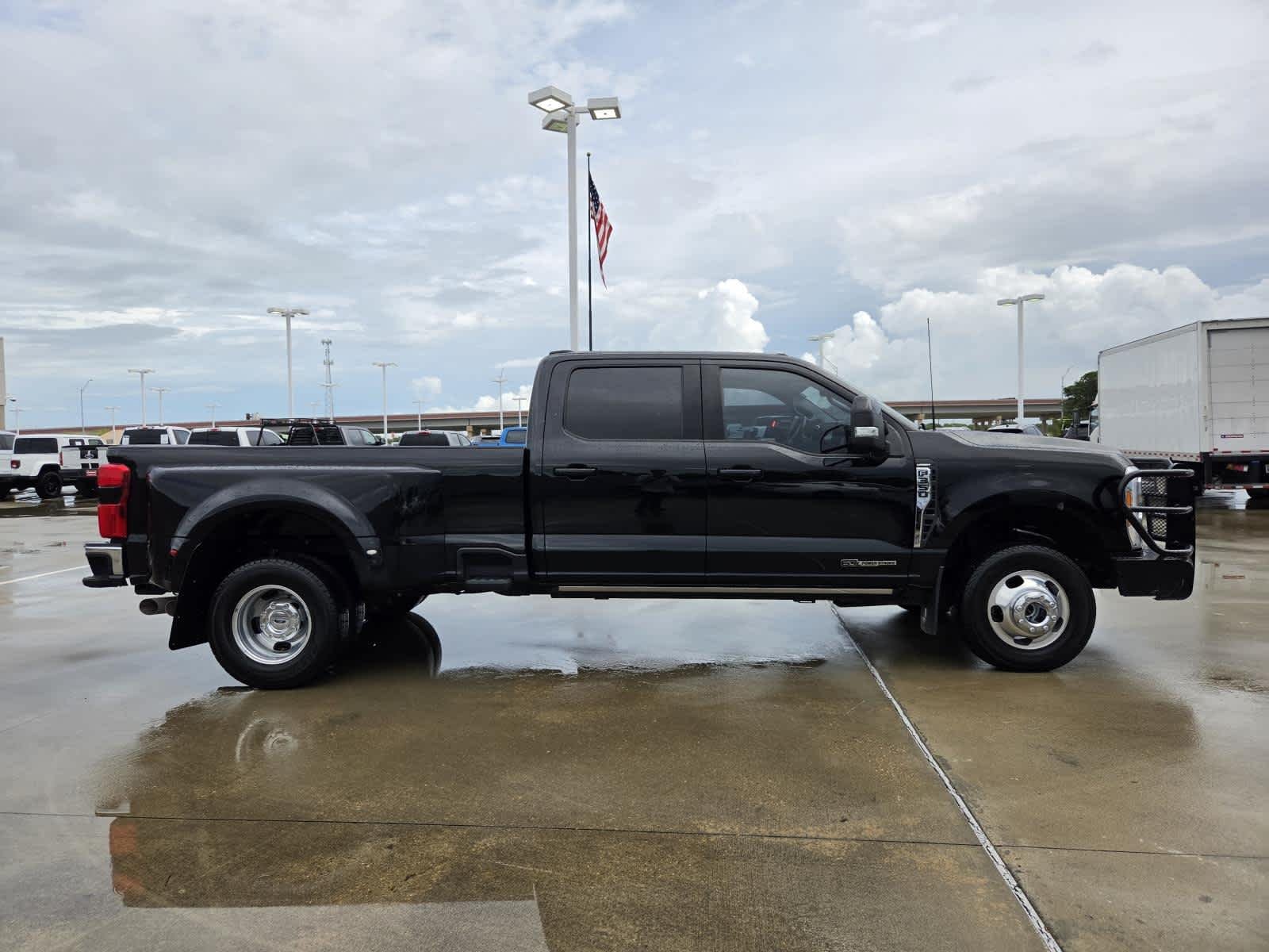 Used 2023 Agate Black Metallic Ford LARIAT image 6