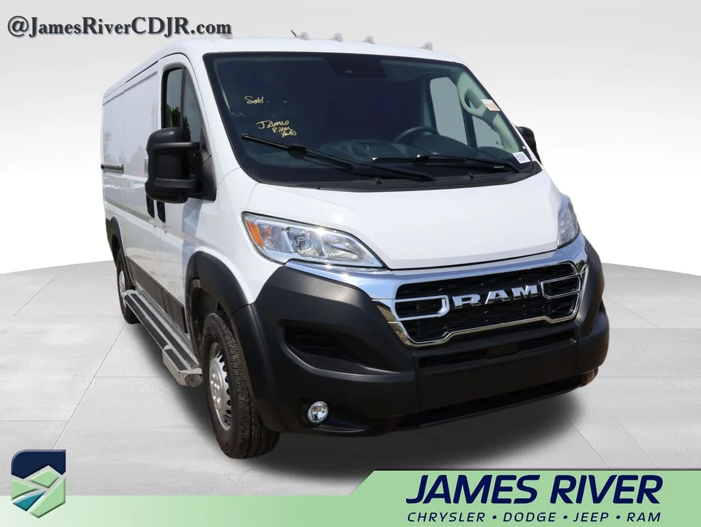 Used 2025 White Ram Base image 9