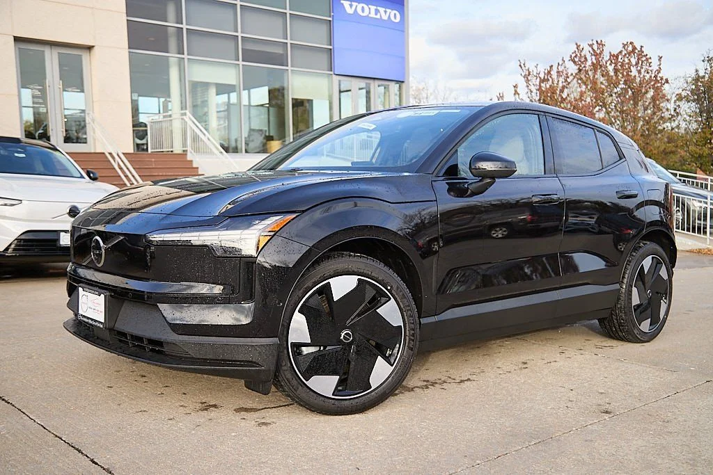 Used 2025 Volvo EX30 Ultra with VIN YV4EK3ZL2S2604913 for sale in Oak Park, IL