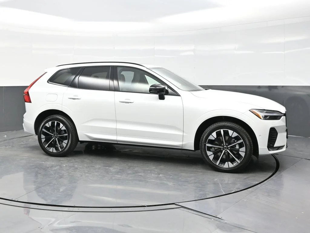 Used 2026 Crystal White Volvo Plus image 8
