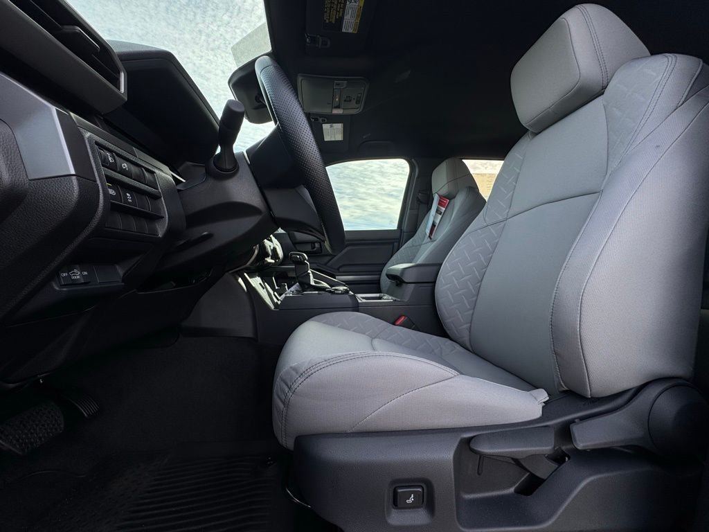 2025 Toyota Tacoma SR5 - Photo 17