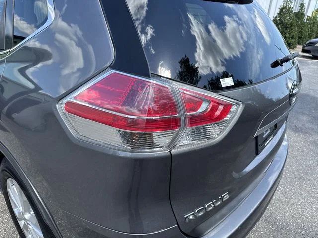 Used 2016 Gray Nissan SV image 34