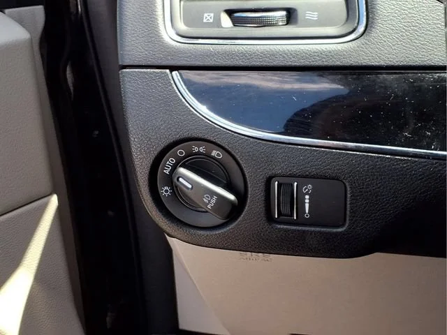 Used 2020 Gray Dodge SXT image 14