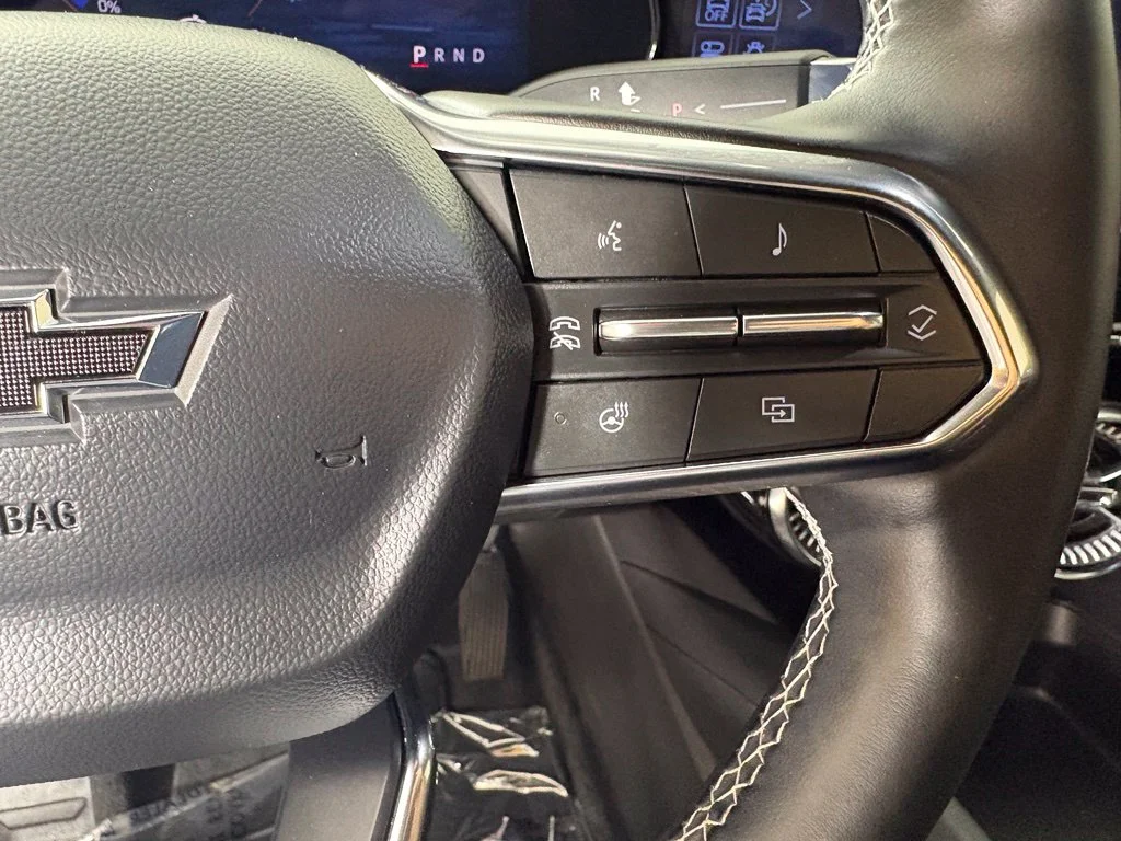 Used 2025 White Chevrolet LT image 25