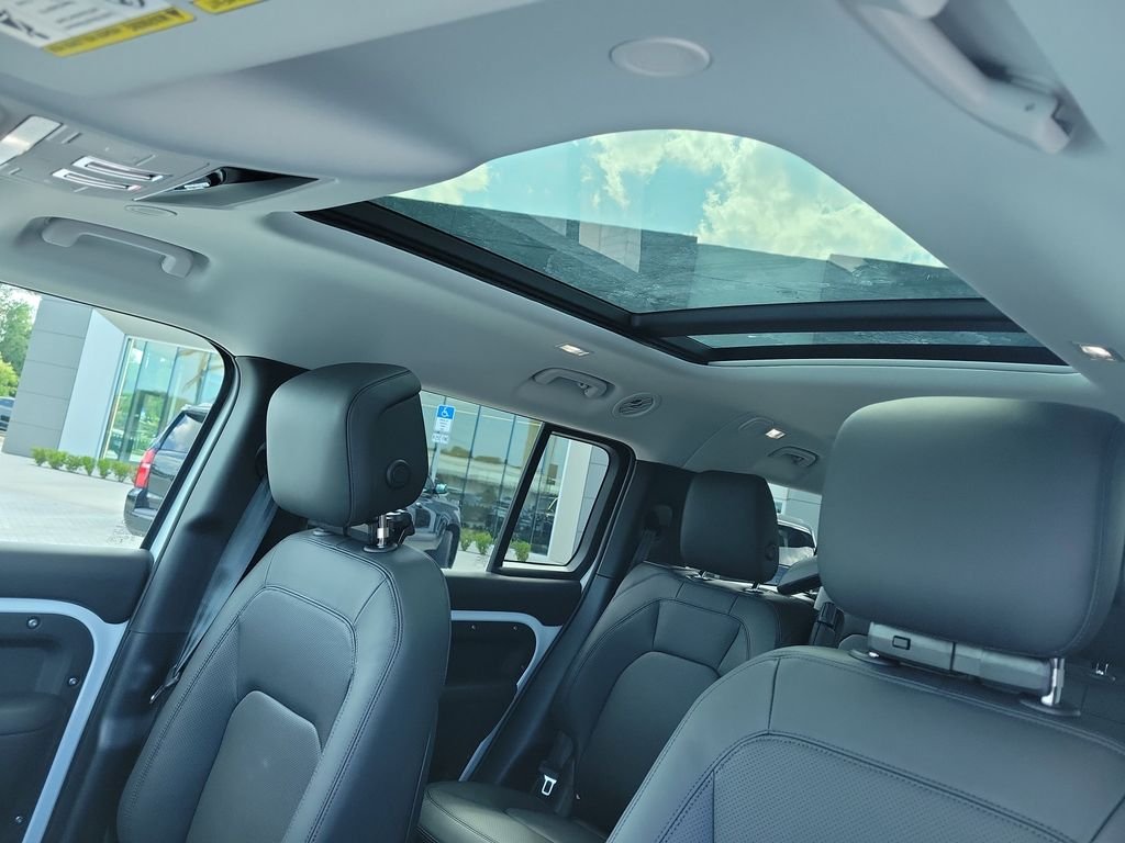 New 2026 Fuji White Land Rover S image 28