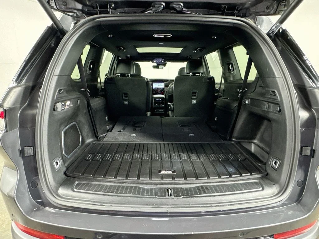 Used 2024 Gray Jeep Limited image 34