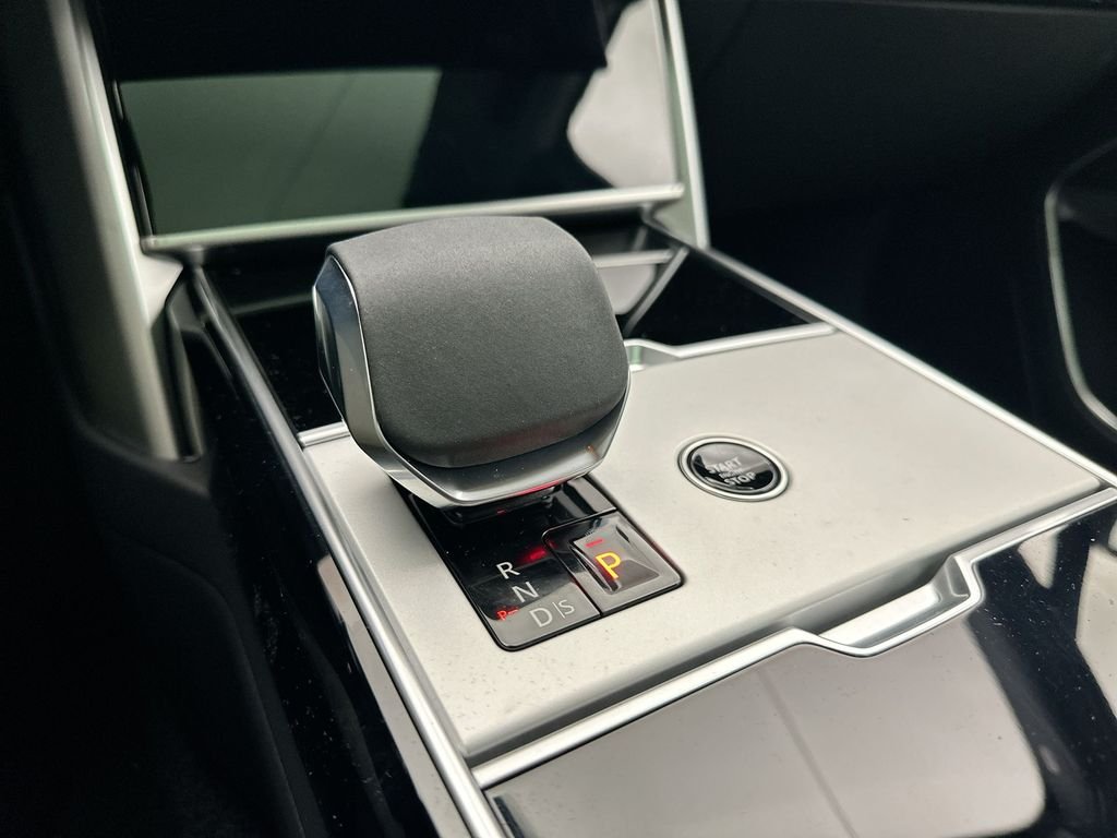 New 2026 Santorini Black Land Rover SE image 20