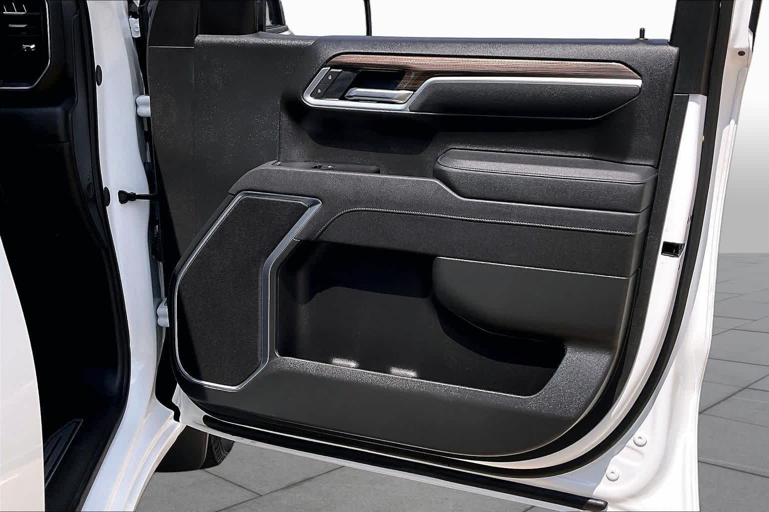 Used 2026 Summit White Chevrolet RST image 21