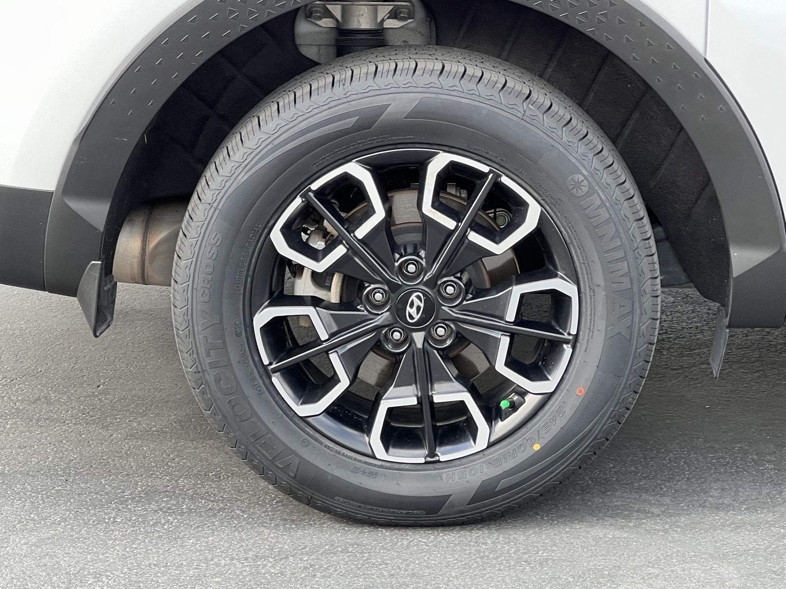 Certified Used 2024 Atlas White Hyundai SEL image 15