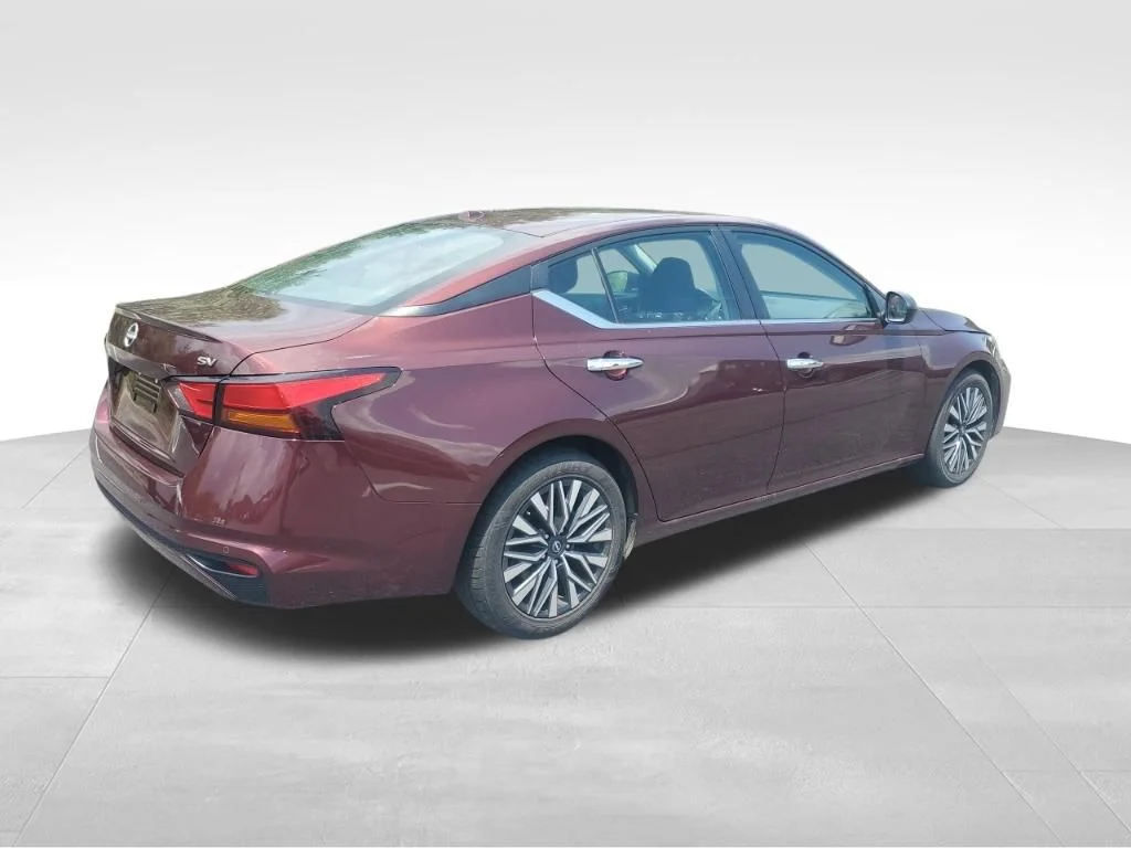 Used 2024 Red Nissan 2.5 SV image 6