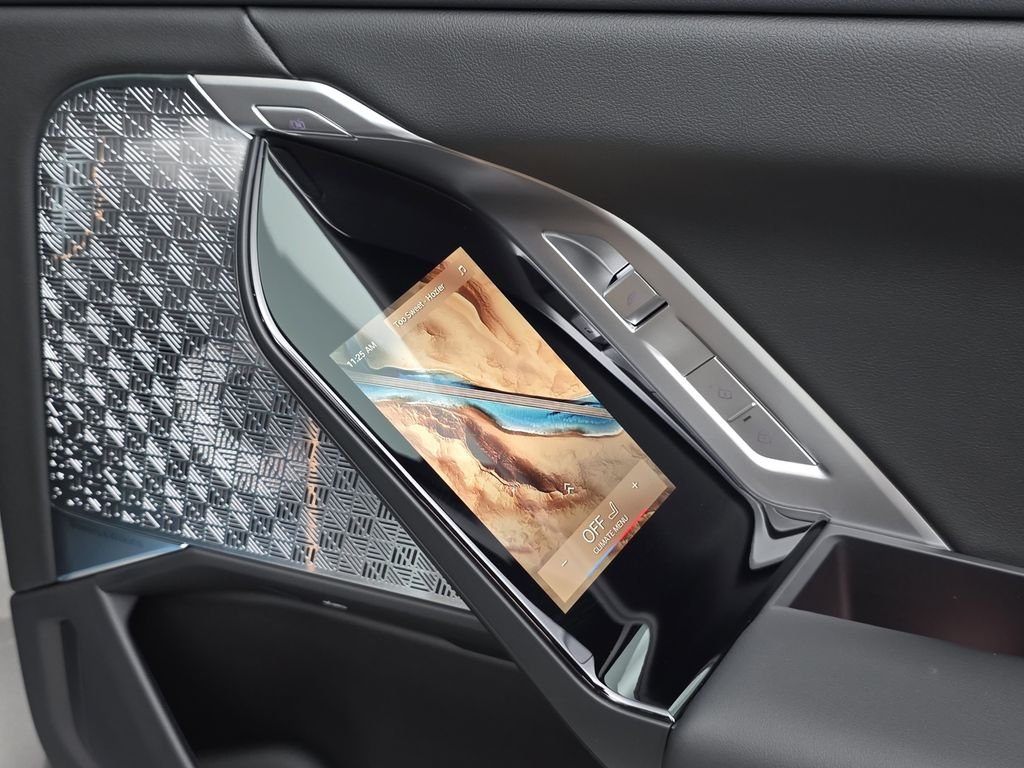 2026 BMW 7 Series 740i - Photo 33