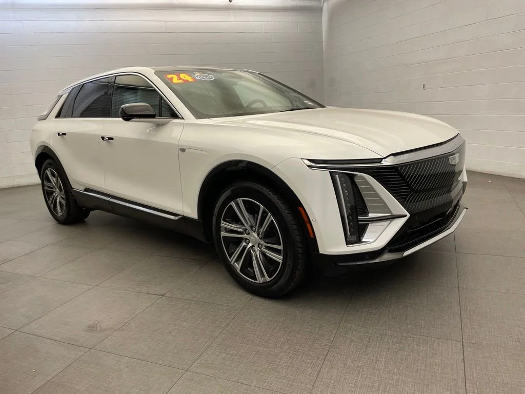 Used 2024 White Cadillac Luxury image 4