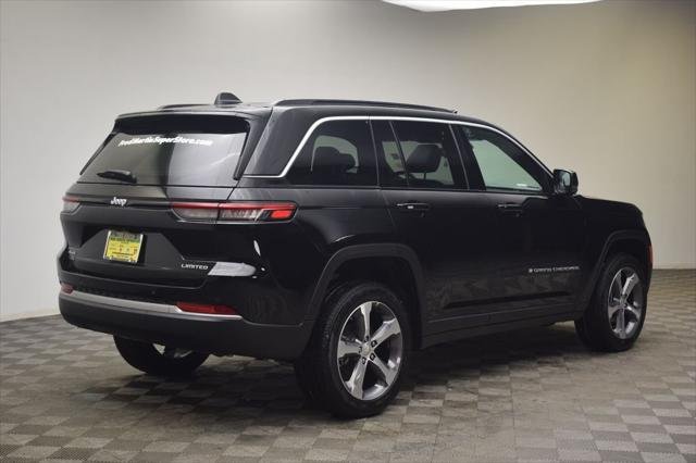 New 2026 Diamond Black Crystal Pearl-Coat Exterior Paint Jeep Limited image 6
