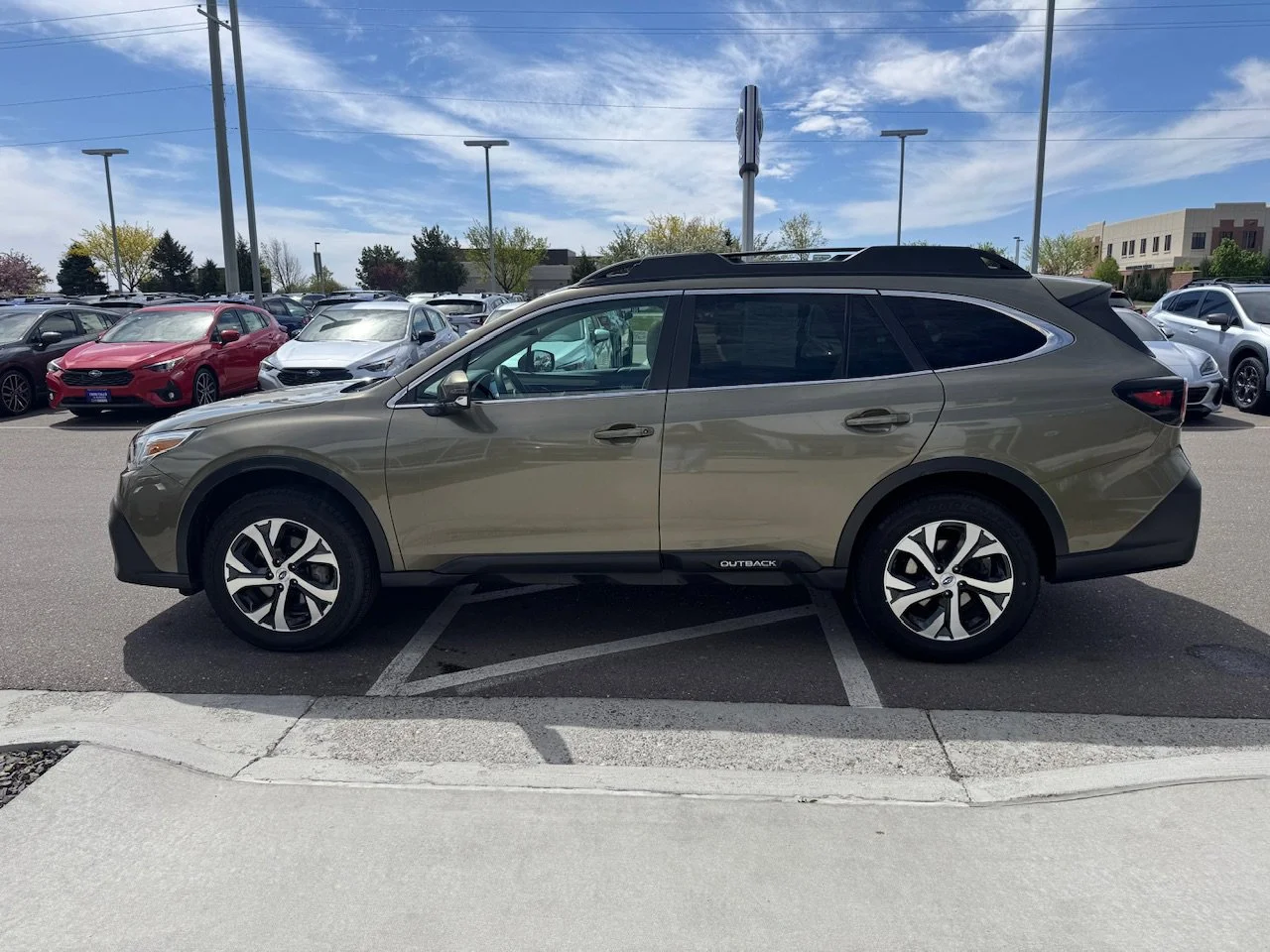 Used 2022 Autumn Green Metallic Subaru Limited image 4