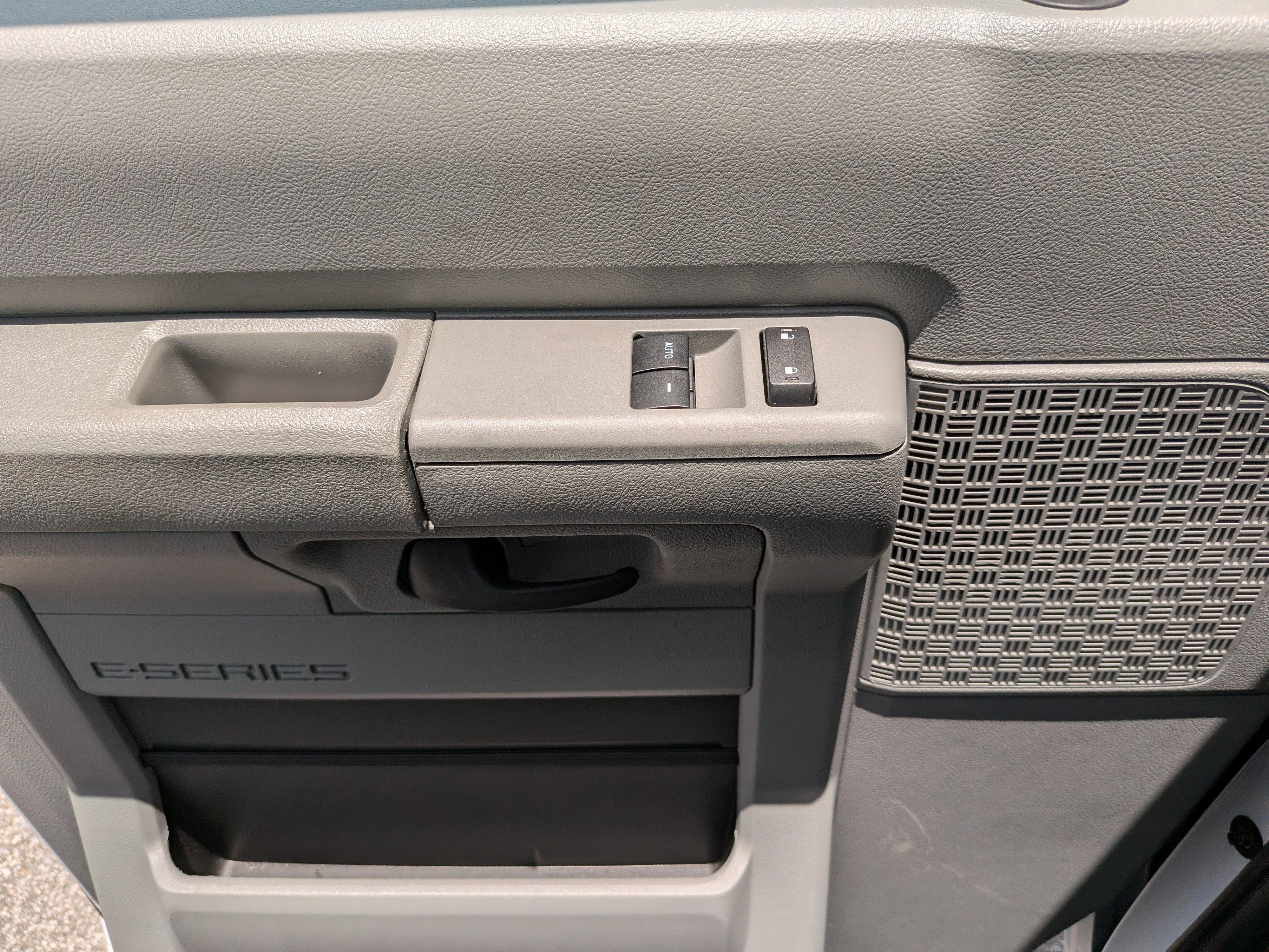 New 2026 Oxford White Ford E-350 SRW image 19