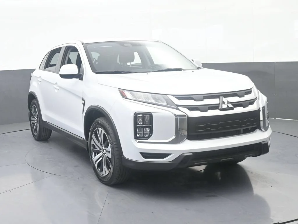 New 2027 White Diamond Mitsubishi 2.0 ES 2WD image 9