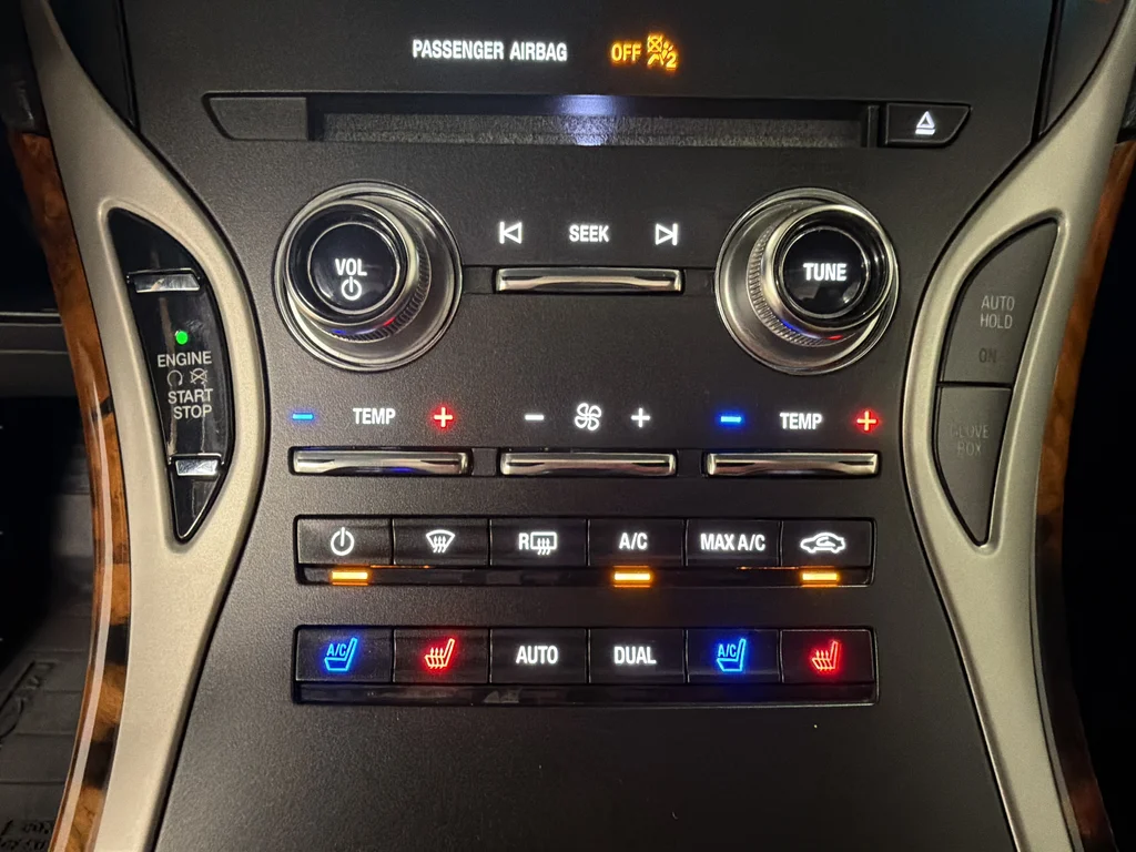 Used 2017 Gray Lincoln Reserve image 20