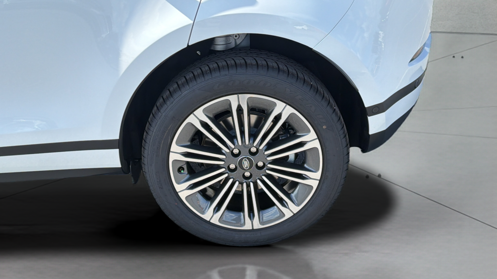 New 2026 Fuji White Land Rover S image 16