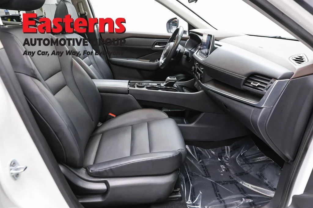 Used 2023 White Nissan SV image 24