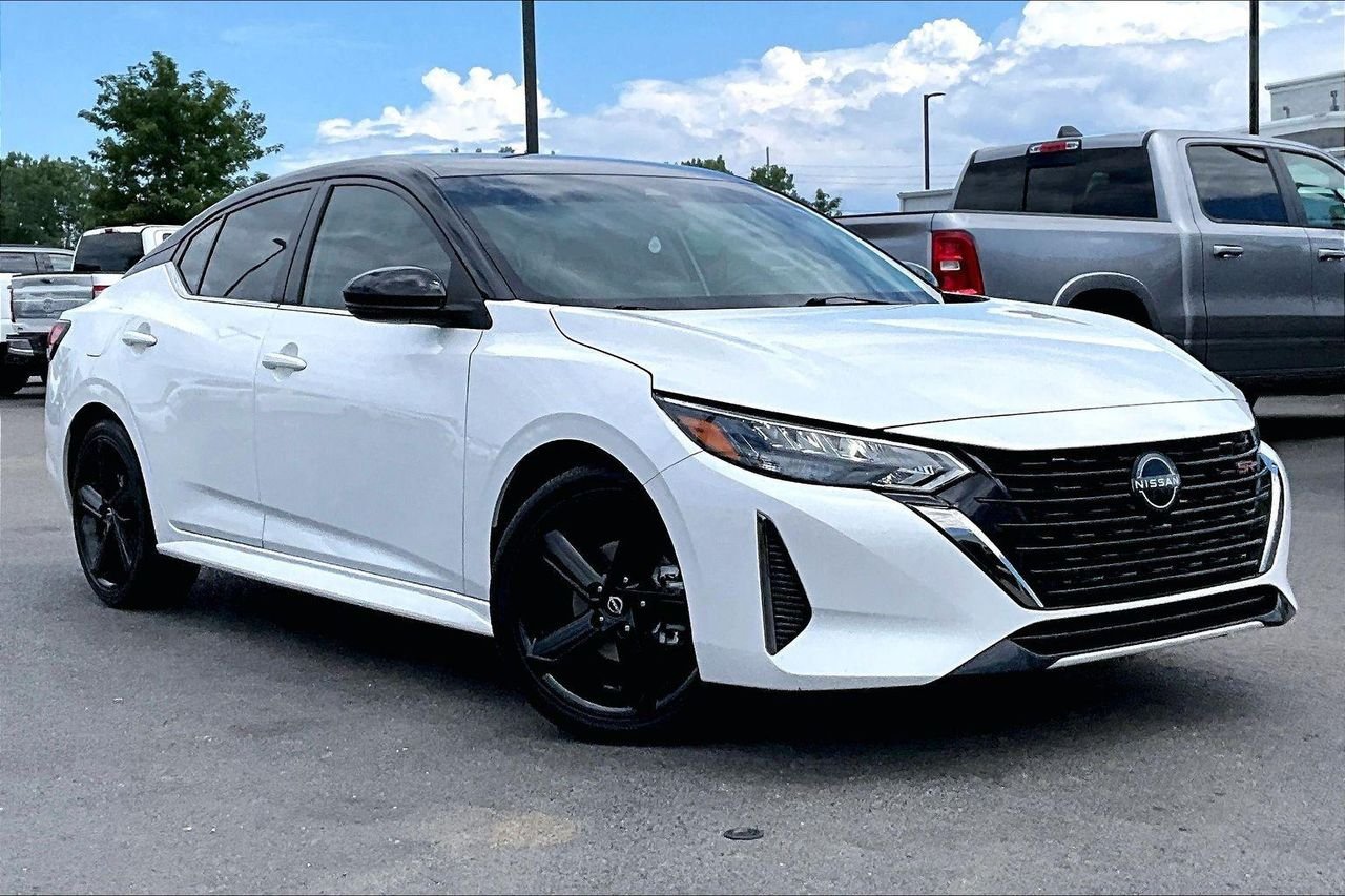Used 2024 Aspen White Tricoat/Super Black Nissan SR Xtronic CVT image 35
